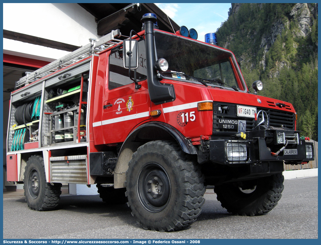 VF G40TN
Corpo Vigili del Fuoco Volontari Campitello di Fassa
Mercedes Benz Unimog 1250
Parole chiave: VF;V.F.;Vigili del Fuoco;Vigili;Fuoco;Volontari;Campitello di Fassa;Mercedes Benz;Unimog;1250;G40TN