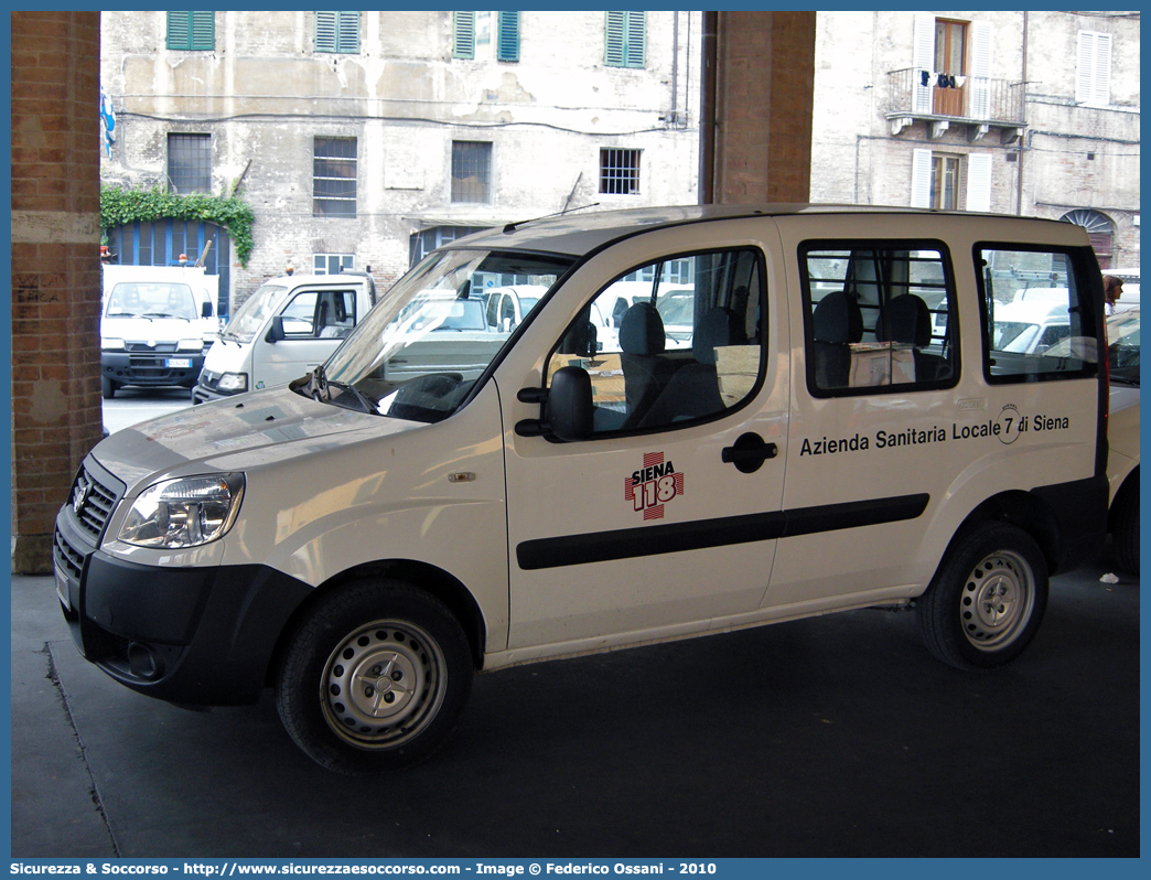 -
118 Siena
Fiat Doblò I serie restyling
Parole chiave: 118;Siena;Fiat;Doblò