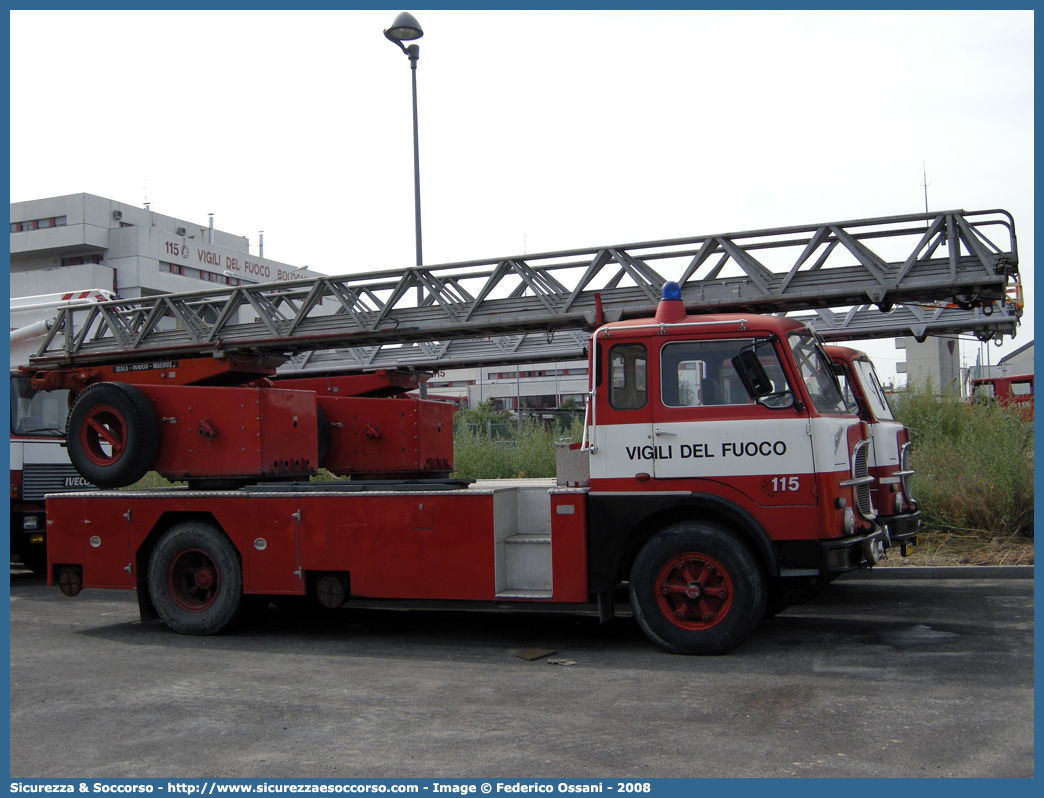 VF 8725
Corpo Nazionale Vigili del Fuoco
Fiat 643N
Allestitore Magirus Macchi
Parole chiave: VVF;V.V.F.;Corpo;Nazionale;Vigili;del;Fuoco;AutoScala;AS;Fiat;643N;Macchi;Magirus