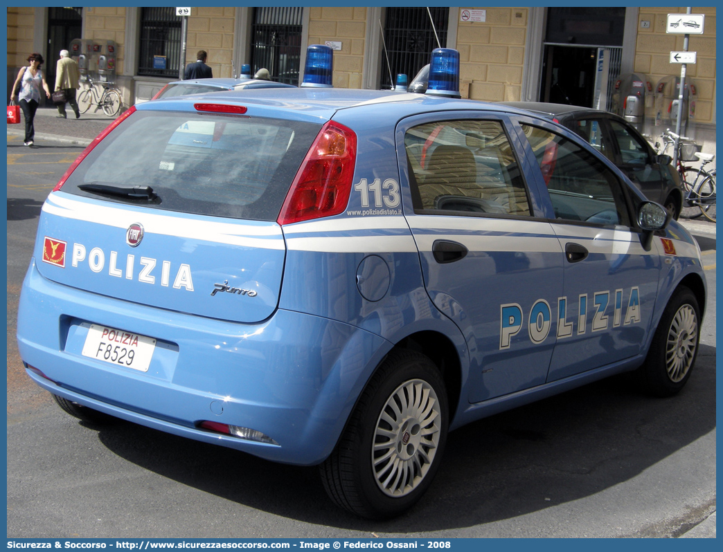 Polizia F8529
Polizia di Stato
Polizia Ferroviaria
Fiat Grande Punto
Parole chiave: PS;P.S.;Polizia;di;Stato;Ferroviaria;Polfer;Fiat;Grande;Punto