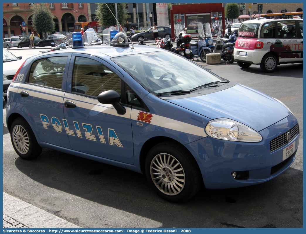 Polizia F8529
Polizia di Stato
Polizia Ferroviaria
Fiat Grande Punto
Parole chiave: PS;P.S.;Polizia;di;Stato;Ferroviaria;Polfer;Fiat;Grande;Punto