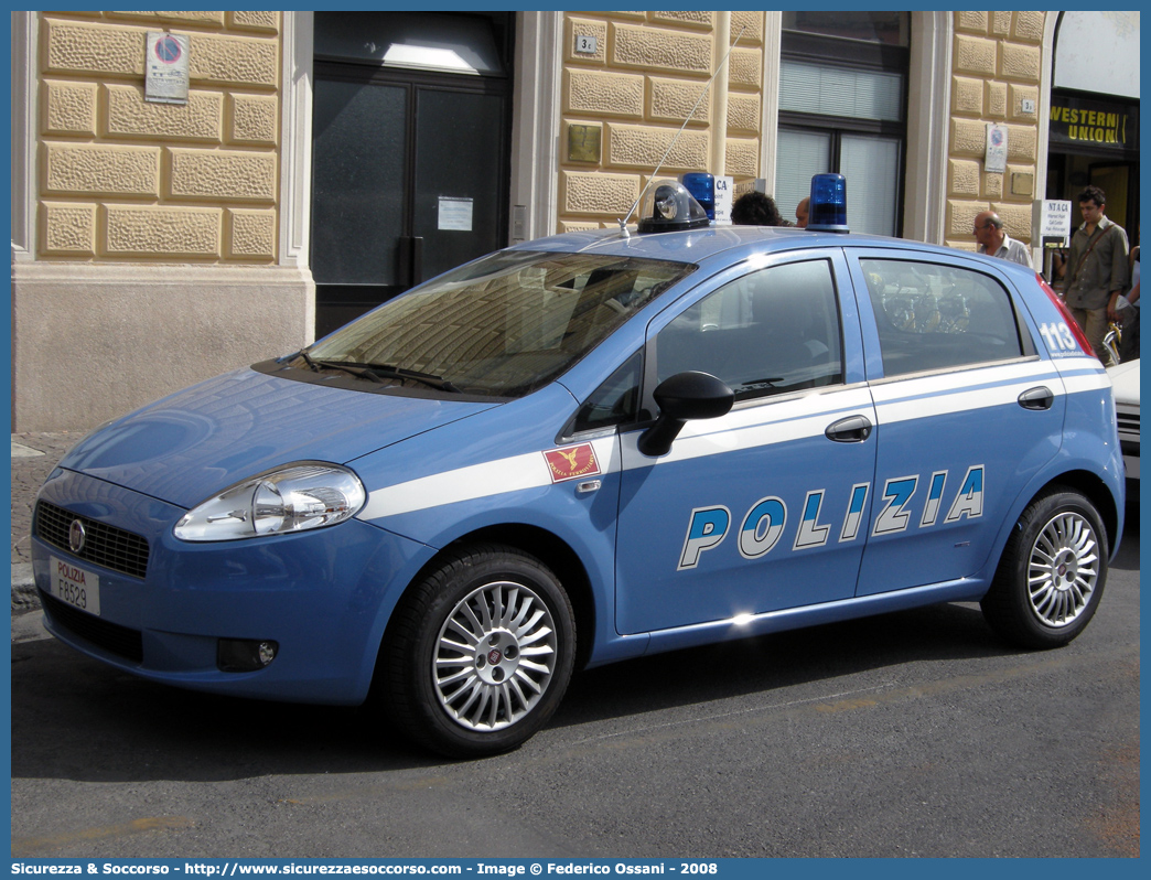 Polizia F8529
Polizia di Stato
Polizia Ferroviaria
Fiat Grande Punto
Parole chiave: PS;P.S.;Polizia;di;Stato;Ferroviaria;Polfer;Fiat;Grande;Punto