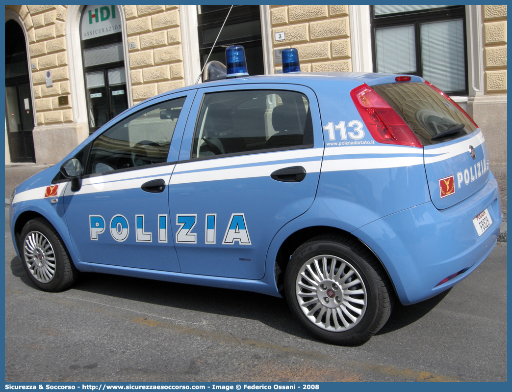 Polizia F8529
Polizia di Stato
Polizia Ferroviaria
Fiat Grande Punto
Parole chiave: PS;P.S.;Polizia;di;Stato;Ferroviaria;Polfer;Fiat;Grande;Punto