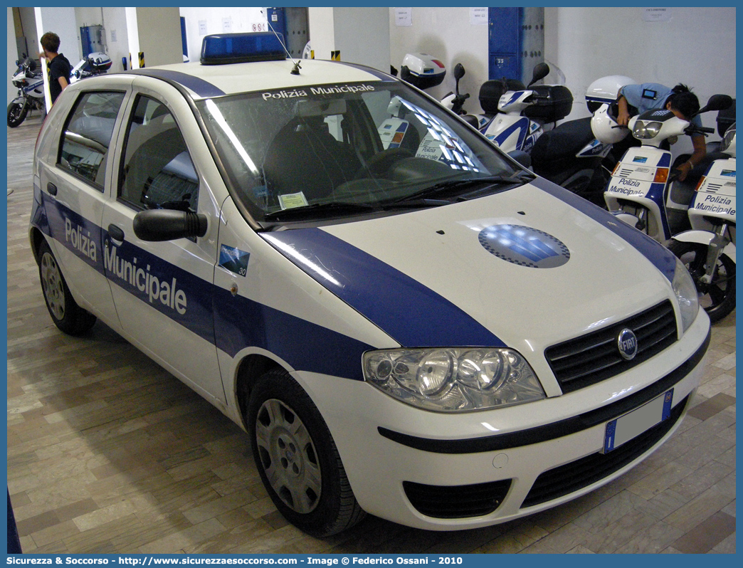 -
Polizia Municipale
Comune di Riccione
Fiat Punto III serie
Parole chiave: Polizia;Municipale;Locale;Riccione;Fiat;Punto