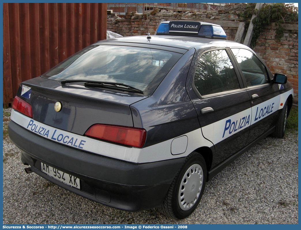 -
Polizia Locale
Comune di Limena
Alfa Romeo 146
(variante)
Parole chiave: PL;P.L.;PM;P.M.;Polizia;Locale;Municipale;Limena;Alfa Romeo;146