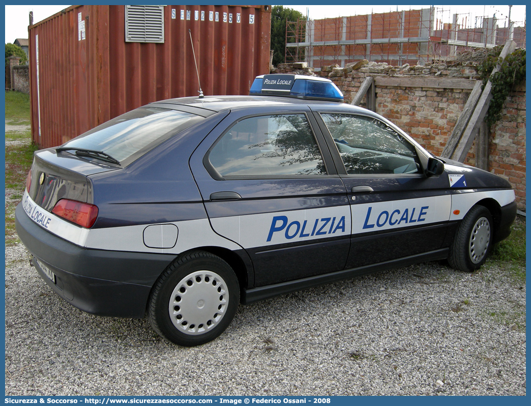 -
Polizia Locale
Comune di Limena
Alfa Romeo 146
(variante)
Parole chiave: PL;P.L.;PM;P.M.;Polizia;Locale;Municipale;Limena;Alfa Romeo;146