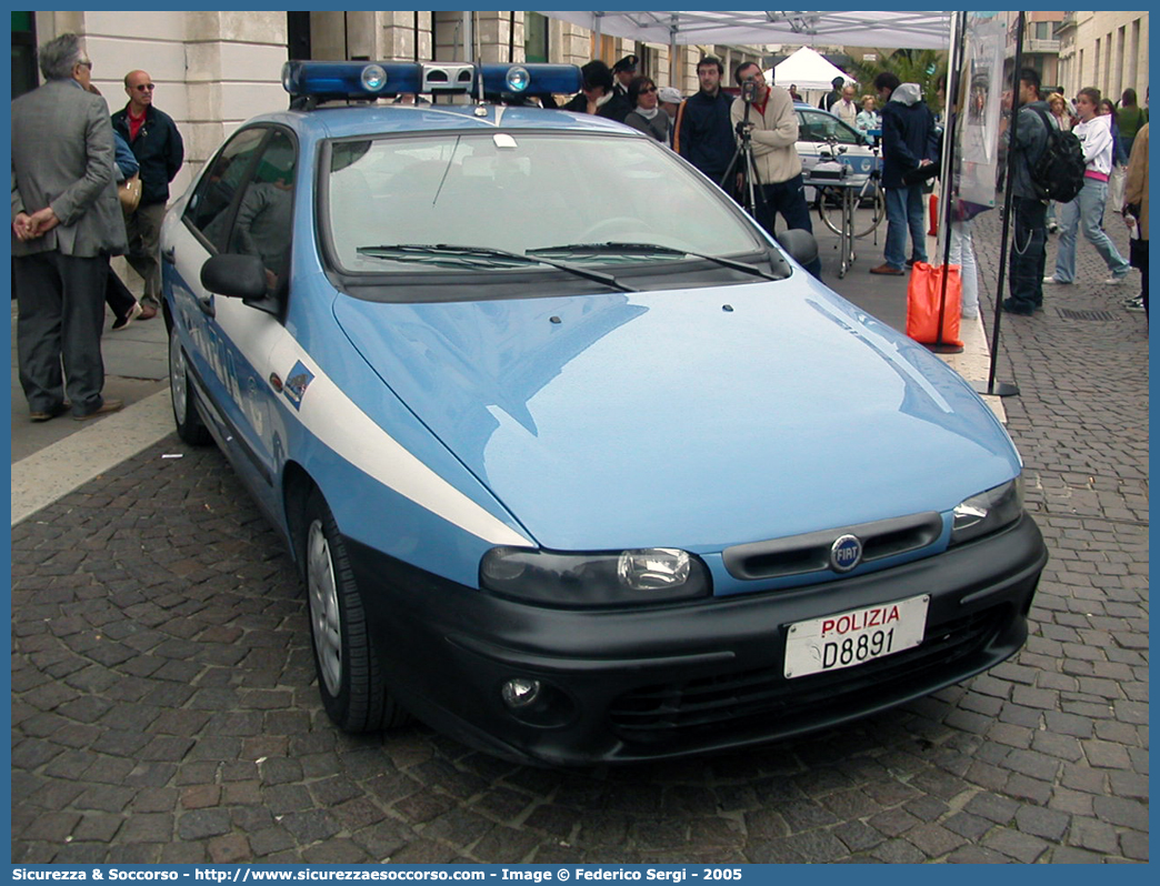 Polizia D8891
Polizia di Stato
Squadra Volante
Fiat Marea
(con sistema "Falco")
Parole chiave: Polizia di Stato;Polizia;PS;Fiat;Marea;Squadra;Volante;Volanti;D8891