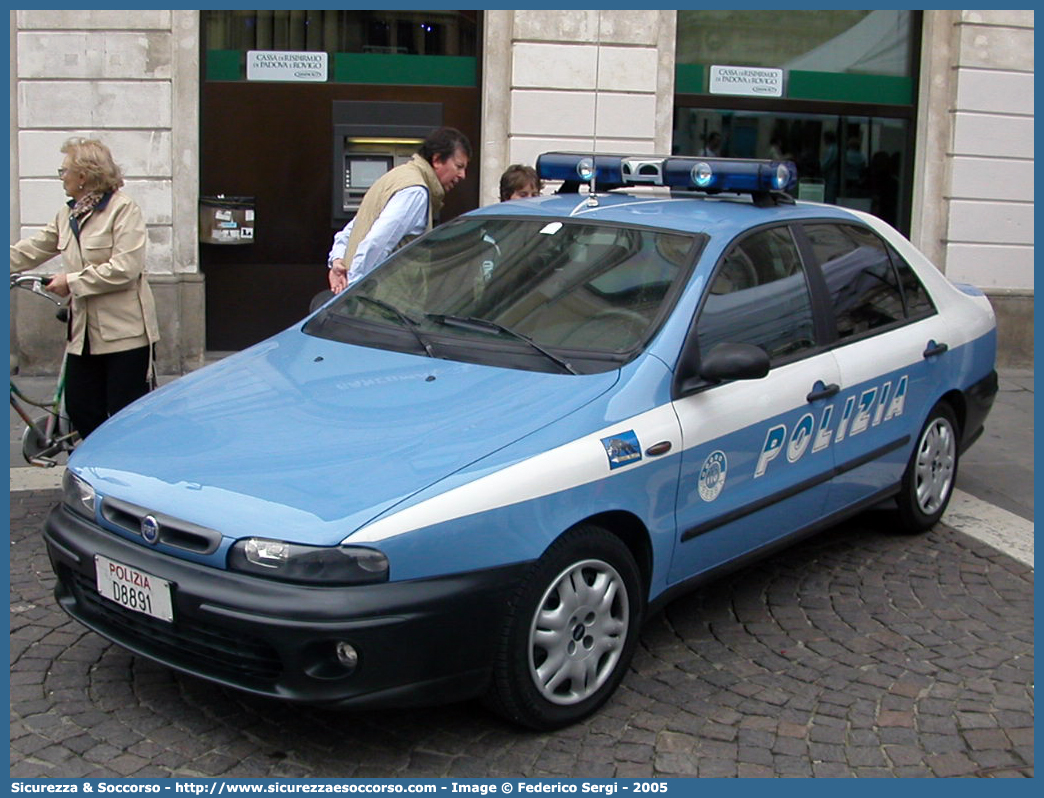 Polizia D8891
Polizia di Stato
Squadra Volante
Fiat Marea
(con sistema "Falco")
Parole chiave: Polizia di Stato;Polizia;PS;Fiat;Marea;Squadra;Volante;Volanti;D8891