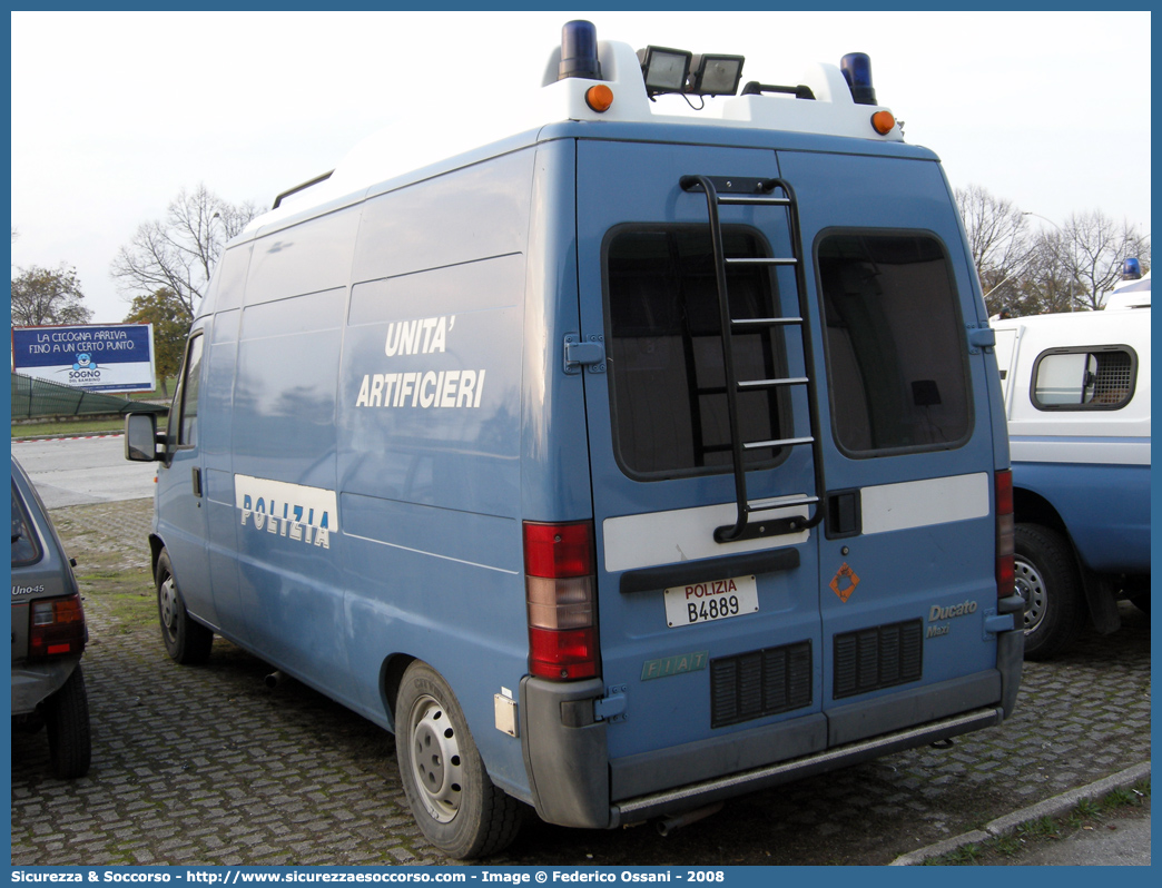 Polizia B4889
Polizia di Stato
Artificieri Antisabotaggio
Fiat Ducato II serie
(II variante)
Parole chiave: B4889;PS;P.S.;Polizia;Stato;Polizia di Stato;Artificieri;Antisabotaggio;Fiat;Ducato