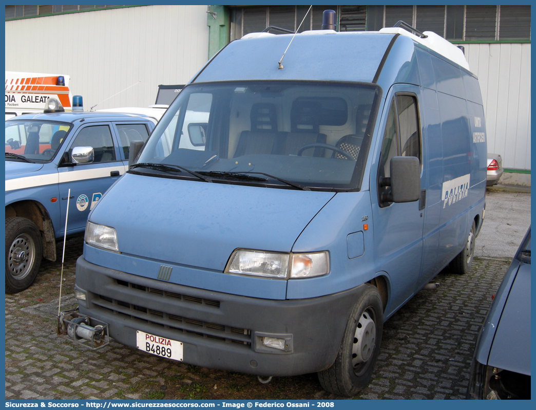 Polizia B4889
Polizia di Stato
Artificieri Antisabotaggio
Fiat Ducato II serie
(II variante)
Parole chiave: B4889;PS;P.S.;Polizia;Stato;Polizia di Stato;Artificieri;Antisabotaggio;Fiat;Ducato