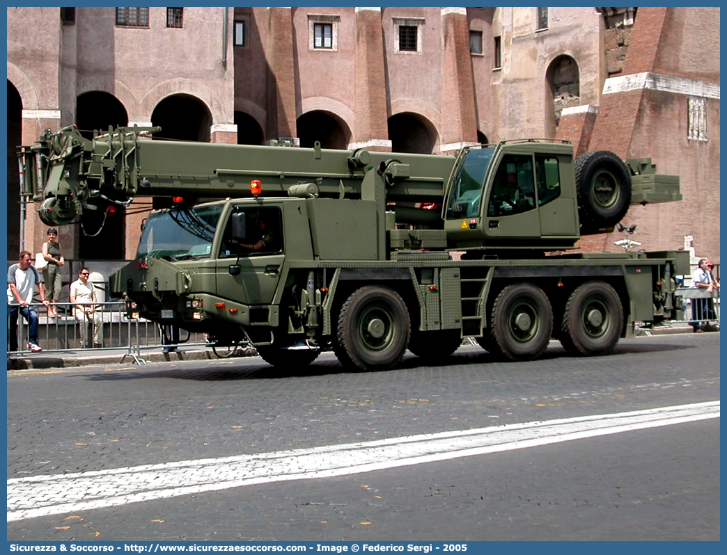 EI CF503
Esercito Italiano
Tadano Faun ATF 60-3S
Parole chiave: EI;E.I.;Esercito;Italiano;Mezzi da Cantiere;Trasporto Materiali;Supporto Logistico;Tadano Faun;ATF 60-3S