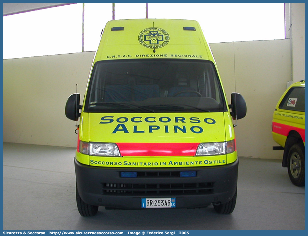 LOM.3
Corpo Nazionale
Soccorso Alpino e Speleologico
Direzione Regionale Lombardia
Fiat Ducato II serie
Allestitore PML S.n.c.
Parole chiave: CNSAS;C.N.S.A.S.;Corpo;Nazionale;Soccorso;Alpino;Speleologico;Lombardia;SASL;S.A.S.L.;Direzione;Regionale;Fiat;Ducato;PML