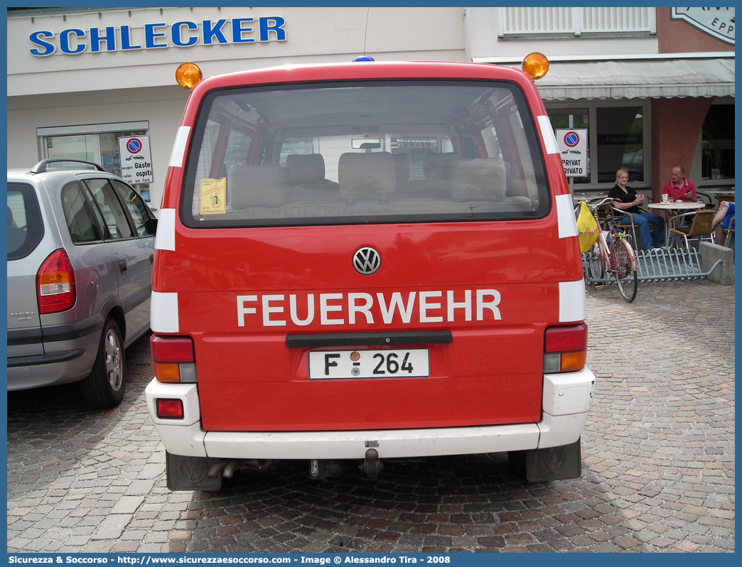 -
Bundesrepublik Deutschland
Freiwillige Feuerwehr Sossenheim
Volkswagen Transporter T4
Parole chiave: Bundesrepublik;Deutschland;Freiwillige;Feuerwehr;Sossenheim;Volkswagen;Transporter;T4