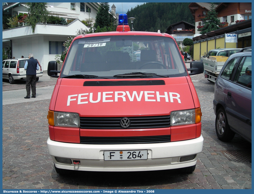 -
Bundesrepublik Deutschland
Freiwillige Feuerwehr Sossenheim
Volkswagen Transporter T4
Parole chiave: Bundesrepublik;Deutschland;Freiwillige;Feuerwehr;Sossenheim;Volkswagen;Transporter;T4