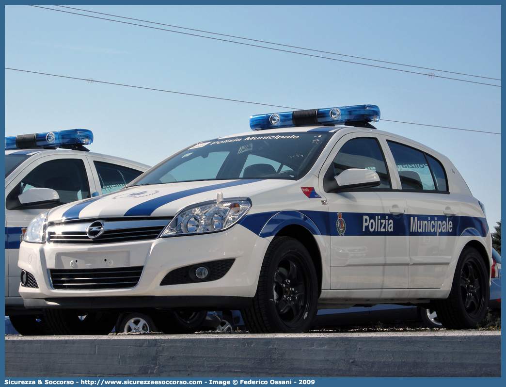 Polizia Locale YA288AA
Polizia Municipale
Comune di Imola
Opel Astra III serie
Allestitore Focaccia Group S.r.l.
Parole chiave: Polizia;Locale;Municipale;Imola;Opel;Astra;Focaccia