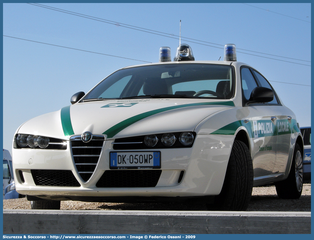 -
Polizia Locale
Comune di Pontoglio
Alfa Romeo 159
Allestitore Focaccia Group S.r.l.
Parole chiave: Polizia;Locale;Municipale;Pontoglio;Alfa Romeo;159;Focaccia