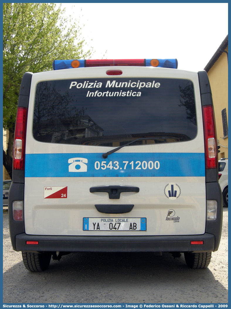 Polizia Locale YA047AB
Polizia Municipale
Comune di Forlì
Nucleo Infortunistica
Renault Trafic III serie
Allestitore Focaccia Group S.r.l.
Parole chiave: Polizia;Locale;Municipale;Forlì;Renault;Trafic;Infortunistica;Focaccia