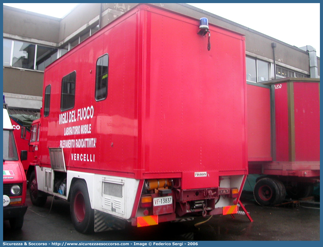 VF 13837
Corpo Nazionale Vigili del Fuoco
Nucleo N.B.C.R.
Iveco PC90
Parole chiave: Corpo;Nazionale;Vigili del Fuoco;Vigili;Fuoco;Iveco;PC90;NBCR;N.B.C.R.;Nucleare;Batteriologico;Chimico;Radiologico;Radiometrico;Radiometria;Radioattività;Radioattivita