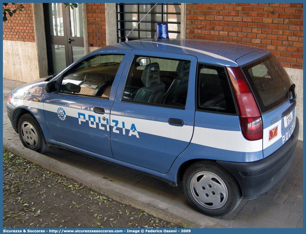 Polizia B7914
Polizia di Stato
Polizia Ferroviaria
Fiat Punto I serie
Parole chiave: Polizia;Stato;Polizia di Stato;Ferroviaria;Polfer;Fiat;Punto;B7914