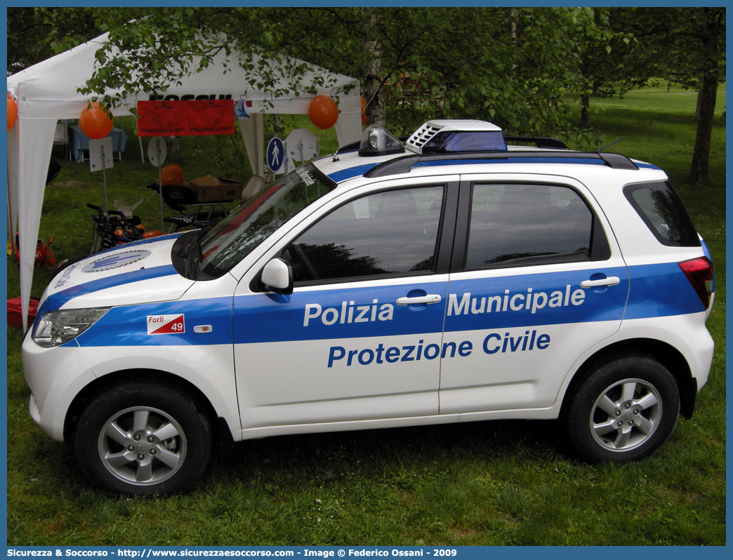 -
Polizia Municipale
Comune di Forlì
Nucleo Protezione Civile
Daihatsu Terios III serie
Parole chiave: Polizia;Locale;Municipale;Forlì;Daihatsu;Terios;Protezione;Civile