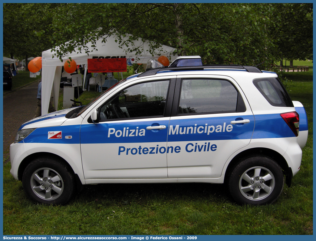 -
Polizia Municipale
Comune di Forlì
Nucleo Protezione Civile
Daihatsu Terios III serie
Parole chiave: Polizia;Locale;Municipale;Forlì;Daihatsu;Terios;Protezione;Civile