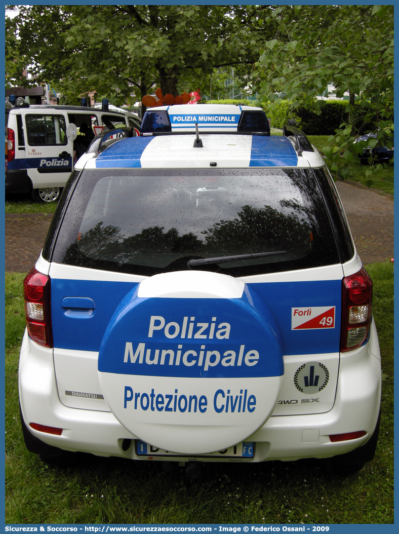 -
Polizia Municipale
Comune di Forlì
Nucleo Protezione Civile
Daihatsu Terios III serie
Parole chiave: Polizia;Locale;Municipale;Forlì;Daihatsu;Terios;Protezione;Civile