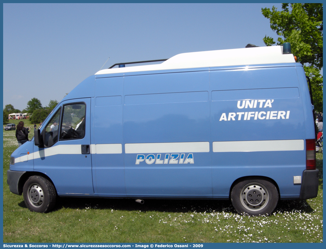 Polizia D6303
Polizia di Stato
Artificieri Antisabotaggio
Fiat Ducato II serie
Parole chiave: D6303;PS;P.S.;Polizia;Stato;Polizia di Stato;Artificieri;Antisabotaggio;Fiat;Ducato