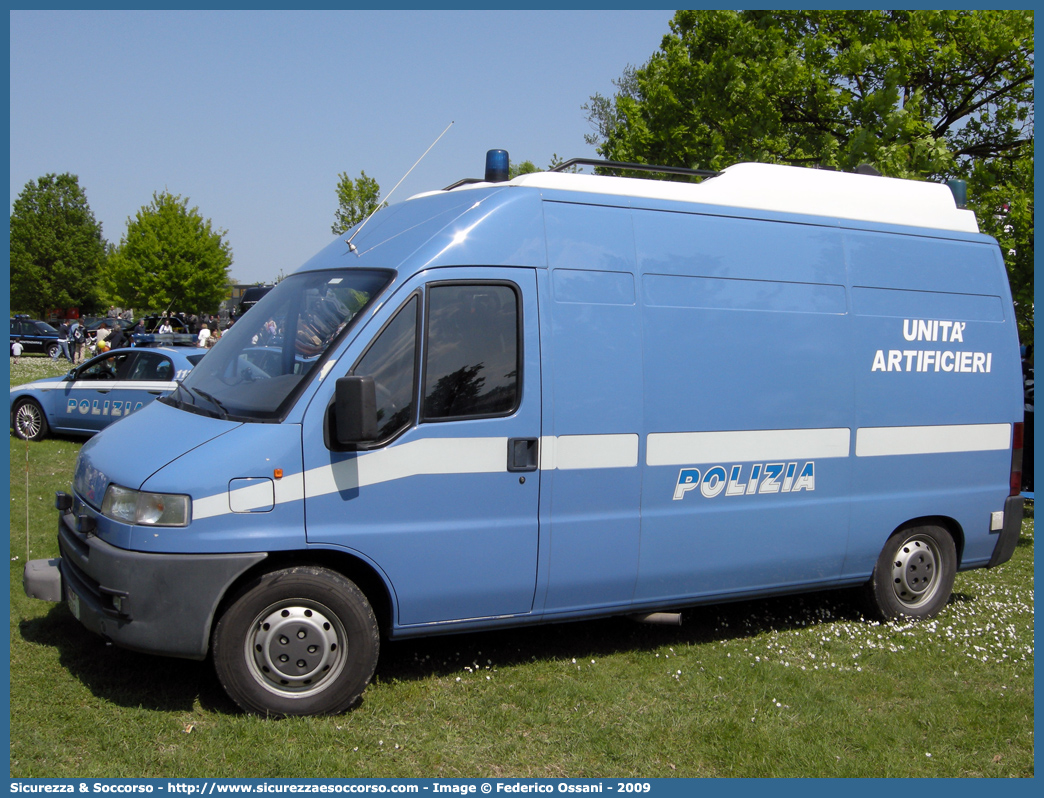 Polizia D6303
Polizia di Stato
Artificieri Antisabotaggio
Fiat Ducato II serie
Parole chiave: D6303;PS;P.S.;Polizia;Stato;Polizia di Stato;Artificieri;Antisabotaggio;Fiat;Ducato