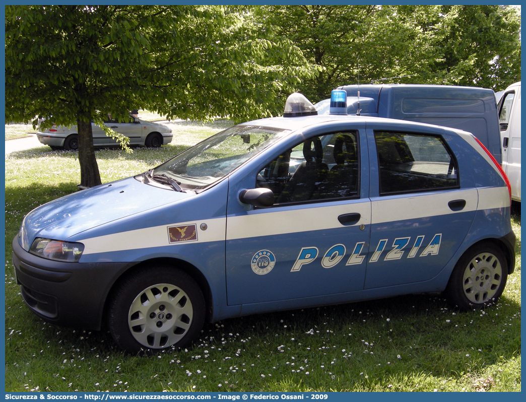 Polizia E6062
Polizia di Stato
Polizia Ferroviaria
Fiat Punto II serie
Parole chiave: Polizia;Stato;Polizia di Stato;Ferroviaria;Polfer;Fiat;Punto;E6062