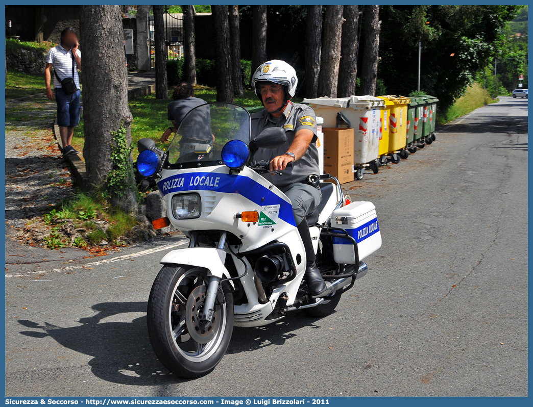 Polizia Locale YA01065
Polizia Locale
Provincia di Genova
Moto Guzzi 850-T5
Parole chiave: Polizia;Locale;Provinciale;Genova;Moto Guzzi;850-T5;YA01065