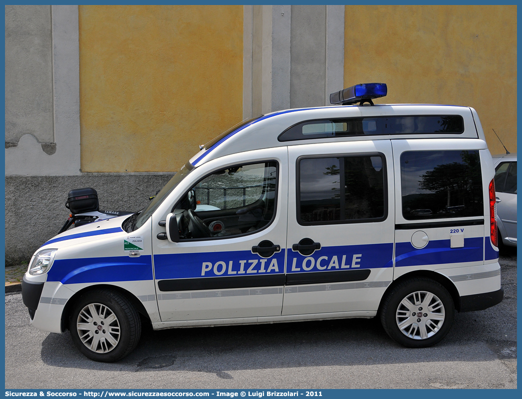 Polizia Locale YA977AA
Polizia Locale
Provincia di Genova
Fiat Doblò I serie restyling
Parole chiave: Polizia;Locale;Provinciale;Genova;Fiat;Doblò;YA977AA