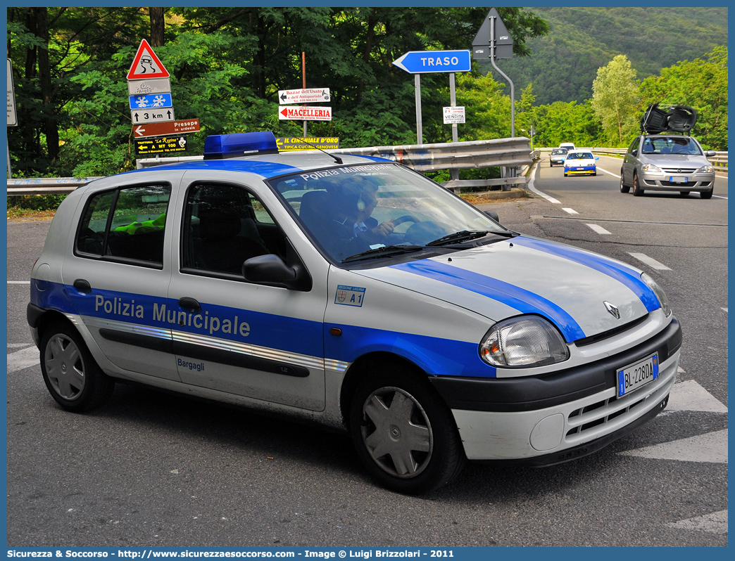 -
Polizia Municipale
Comune di Bargagli
Renault Clio II serie
Parole chiave: Polizia;Locale;Municipale;Bargagli;Renault;Clio