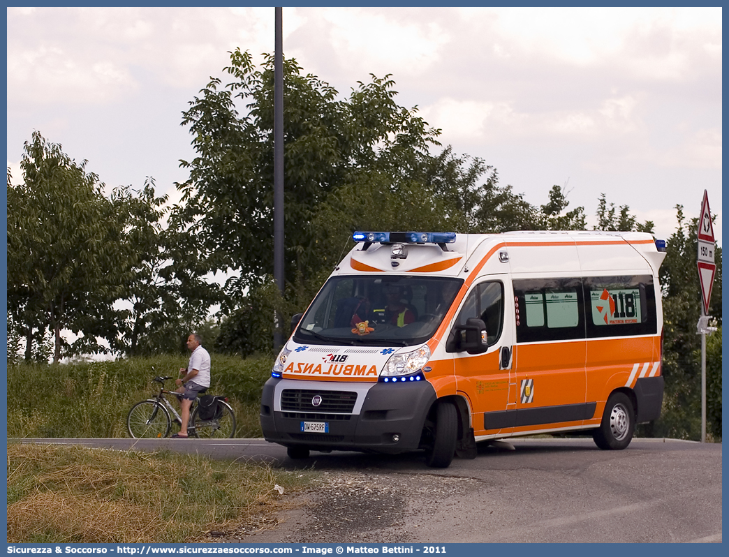 -
118 Piacenza Soccorso
Fiat Ducato III serie
Allestitore Aricar S.p.A.
Parole chiave: 118;Piacenza;Soccorso;Ambulanza;Fiat;Ducato;Aricar