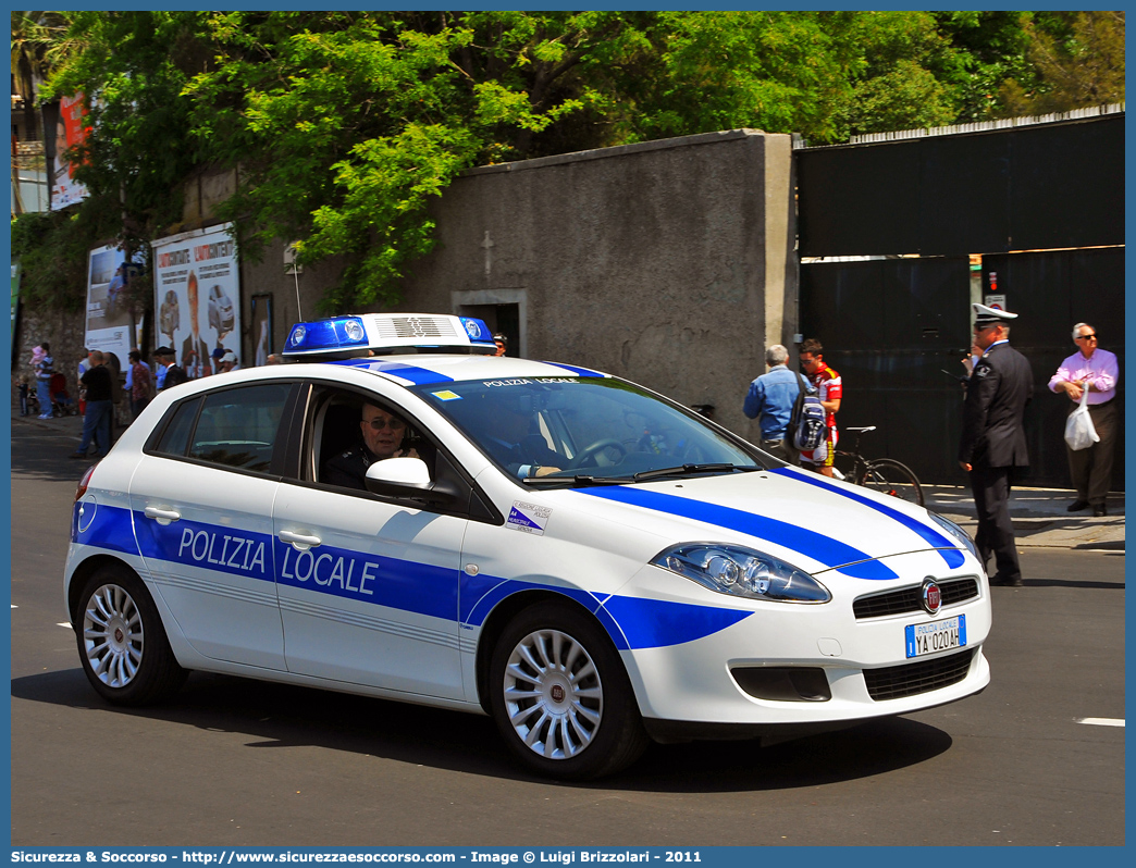 Polizia Locale YA020AH
Polizia Locale
Comune di Genova
Fiat Nuova Bravo
Allestitore Ciabilli S.r.l.
Parole chiave: Polizia;Locale;Municipale;Genova;Fiat;Nuova Bravo;YA020AH;Ciabilli