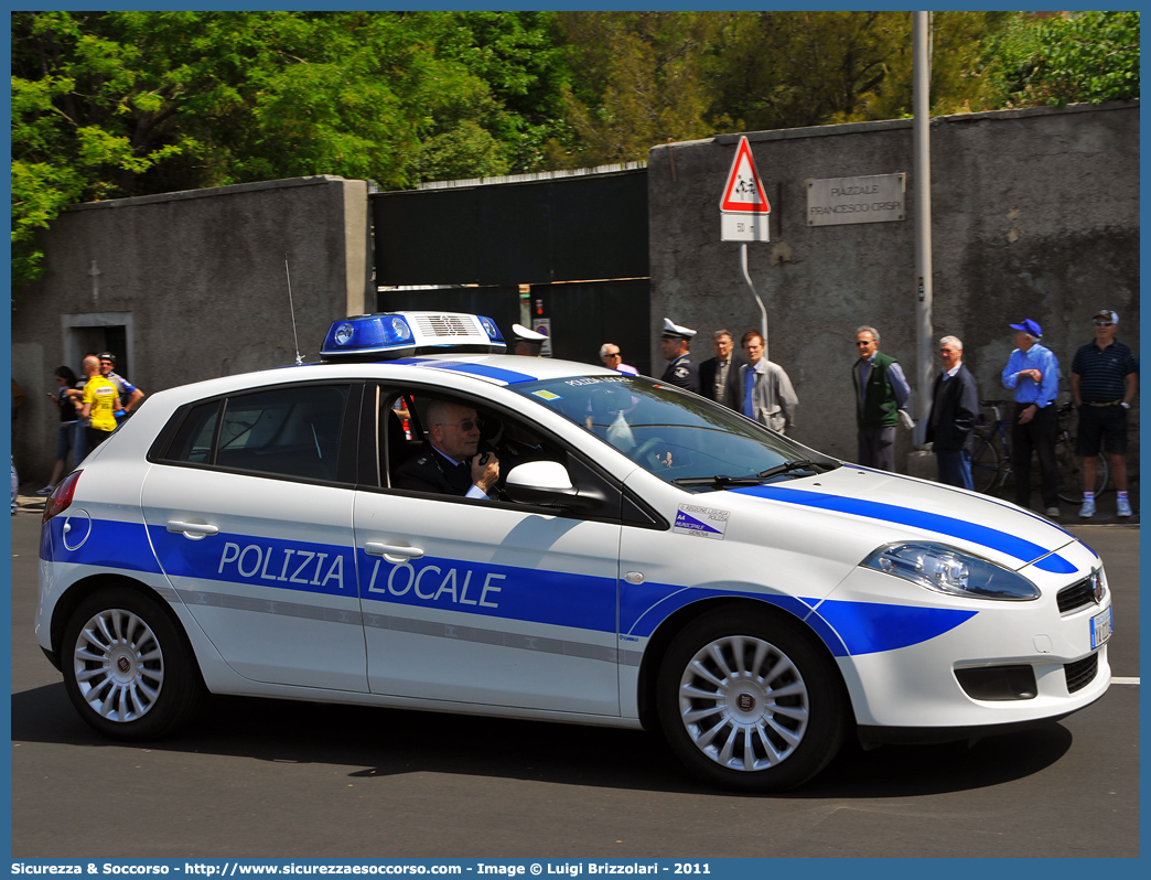 Polizia Locale YA020AH
Polizia Locale
Comune di Genova
Fiat Nuova Bravo
Allestitore Ciabilli S.r.l.
Parole chiave: Polizia;Locale;Municipale;Genova;Fiat;Nuova Bravo;YA020AH;Ciabilli