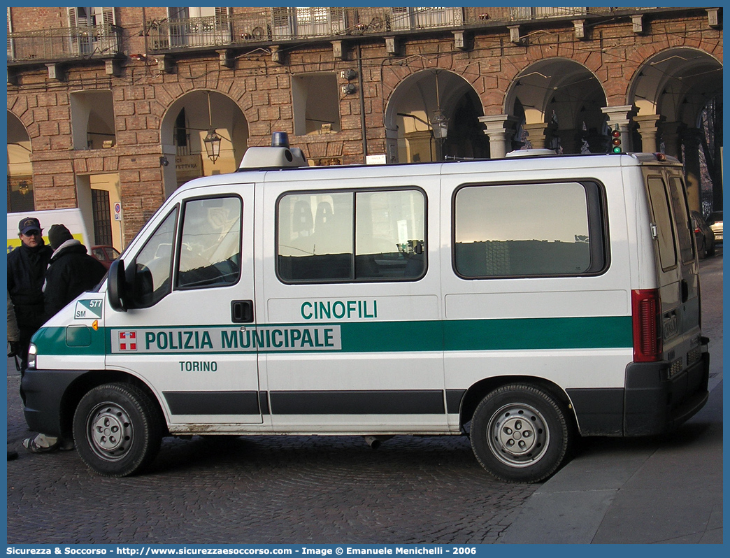 -
Polizia Municipale
Comune di Torino
Nucleo Cinofili
Fiat Ducato II serie restyling
Allestitore Elevox S.r.l.
(variante)
Parole chiave: PL;P.L.;PM;P.M.;Polizia;Locale;Municipale;Torino;Fiat;Ducato;Cinofili