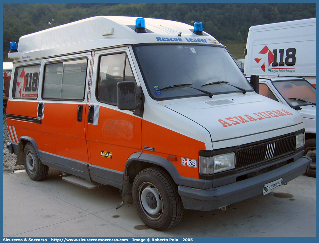 BO 2107
118 Bologna Soccorso
Fiat Ducato I serie restyling
Allestitore Mariani Fratelli S.r.l.
Parole chiave: 118;Bologna;Soccorso;Ambulanza;Fiat;Ducato