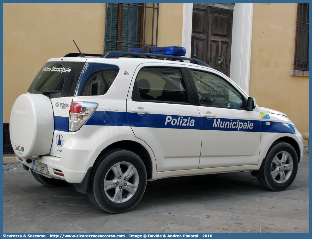 Polizia Locale YA267AA
Polizia Municipale
Comune di Cervia
Daihatsu Terios III serie
Allestitore Focaccia Group S.r.l.
Parole chiave: Polizia;Municipale;Locale;Cervia;Daihatsu;Terios;YA267AA;YA 267 AA;Focaccia