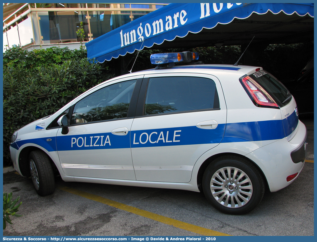 Polizia Locale YA099AD
Polizia Locale
Comune di Dolcedo
Fiat Punto Evo
Allestitore Bertazzoni S.r.l.
Parole chiave: Polizia;Municipale;Locale;Dolcedo;Fiat;Punto;Evo;Bertazzoni;YA099AD;YA 099 AD