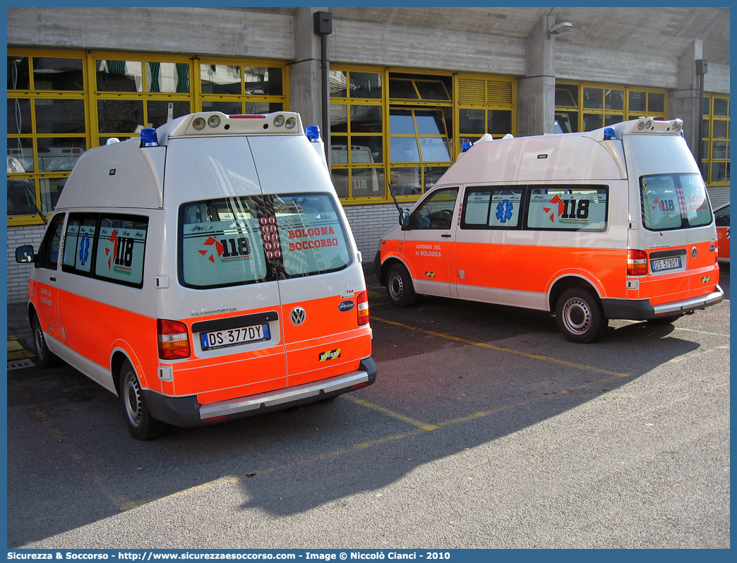 BO 0853
118 Bologna Soccorso
Volkswagen Transporter T5
Allestitore Aricar S.p.A.
Parole chiave: 118;Bologna;Soccorso;Ambulanza;Volkswagen;Transporter;T5;Aricar