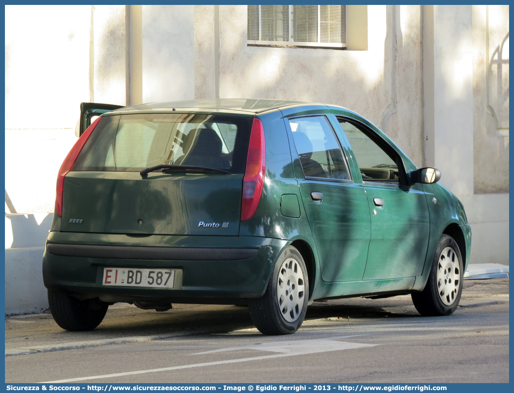 EI BD587
Esercito Italiano
Fiat Punto II serie
Parole chiave: EI;E.I.;Esercito;Italiano;Autovetture;Fiat;Punto;BD587