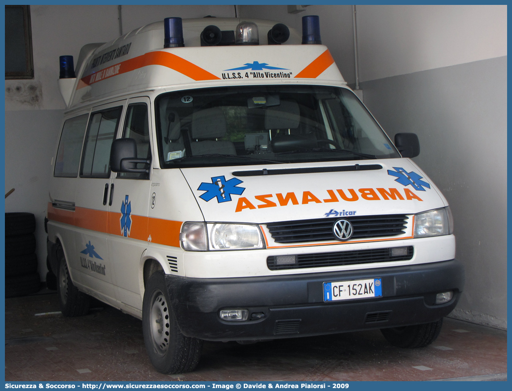 12
SUEM 118 Alto Vicentino
Azienda ULSS 7 - Pedemontana
Santorso
Volkswagen Transporter T4 restyling
Allestitore Aricar S.p.A.
Parole chiave: 118;SUEM;S.U.E.M.;Alto;Vicentino;Vicenza;Ambulanza;Volkswagen;Transporter;T4;Aricar