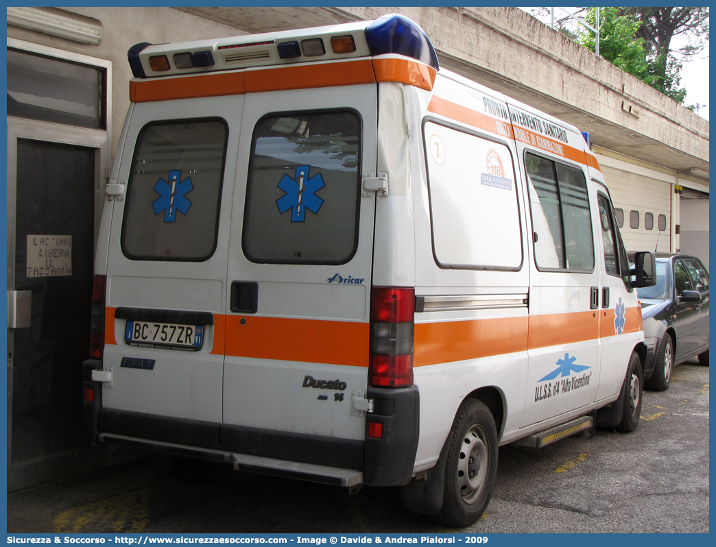 7
SUEM 118 Alto Vicentino
Azienda ULSS 7 - Pedemontana
Santorso
Fiat Ducato II serie
Allestitore Aricar S.p.A.
Parole chiave: 118;SUEM;S.U.E.M.;Alto;Vicentino;Vicenza;Ambulanza;Fiat;Ducato;Aricar