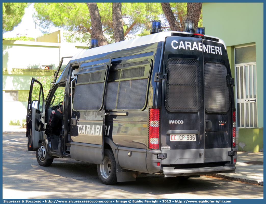 CC CP386
Arma dei Carabinieri
Battaglioni Mobili
Iveco Daily 50C18 IV serie
Parole chiave: CC;C.C.;Arma;Carabinieri;Battaglioni;Mobili;Battaglione;Mobile;Iveco;Daily;50C18;Blindato;Ordine;Pubblico