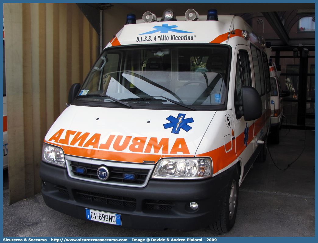 5
SUEM 118 Alto Vicentino
Azienda ULSS 7 - Pedemontana
Santorso
Fiat Ducato II serie restyling
Allestitore Bollanti S.r.l.
Parole chiave: 118;SUEM;S.U.E.M.;Alto;Vicentino;Vicenza;Ambulanza;Fiat;Ducato;Bollanti