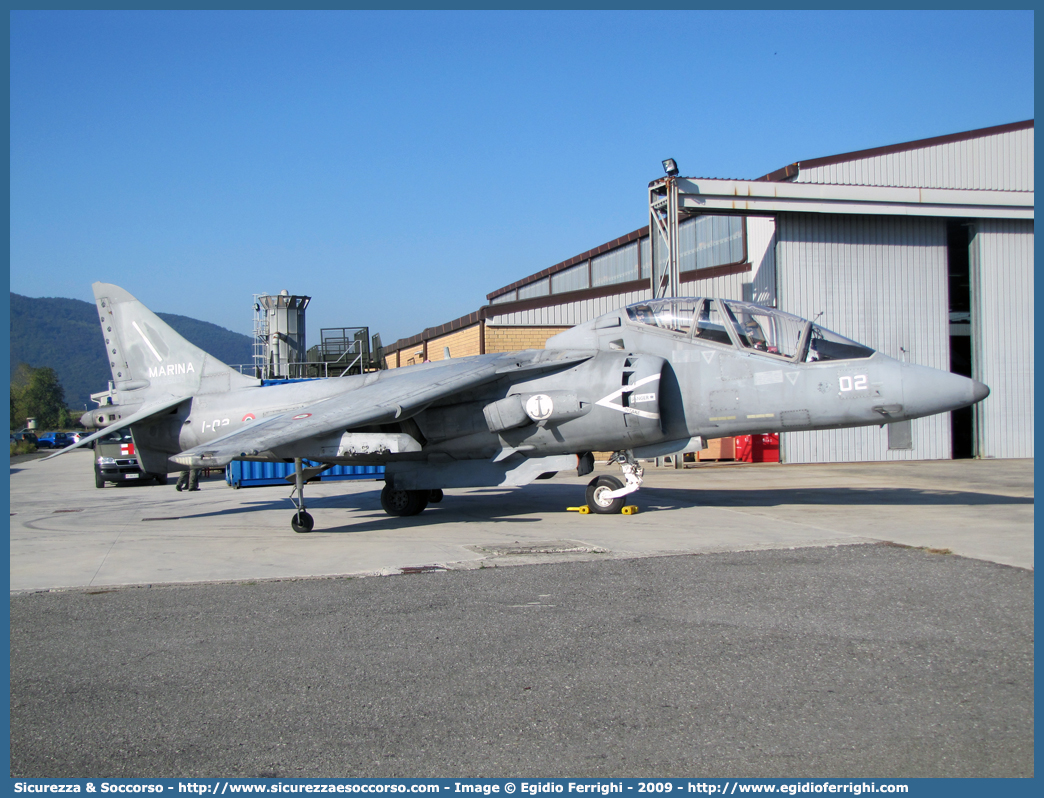 MM55033 1-02 
Marina Militare Italiana
Aviazione Navale
McDonnell Douglas TAV-8B
Harrier II
Parole chiave: MMI;M.M.I.;Marina;Militare;Italiana;Aviazione;Navale;McDonnell;Douglas;TAV-8B;Harrier;II