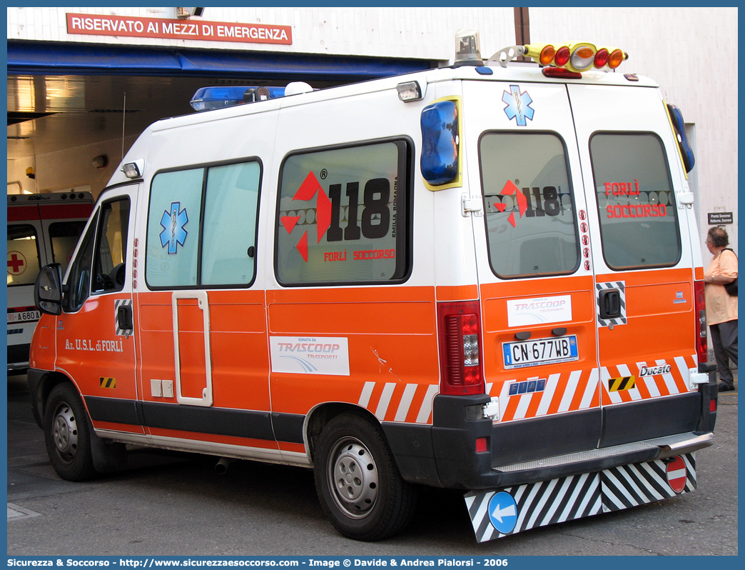 FO 04
118 Romagna Soccorso
Ambito Territoriale di Forlì
Fiat Ducato II serie restyling
Allestitore MAF S.n.c.
Parole chiave: 118;Romagna;Soccorso;Forlì;Forli;Ambulanza;Autoambulanza;Fiat;Ducato;MAF