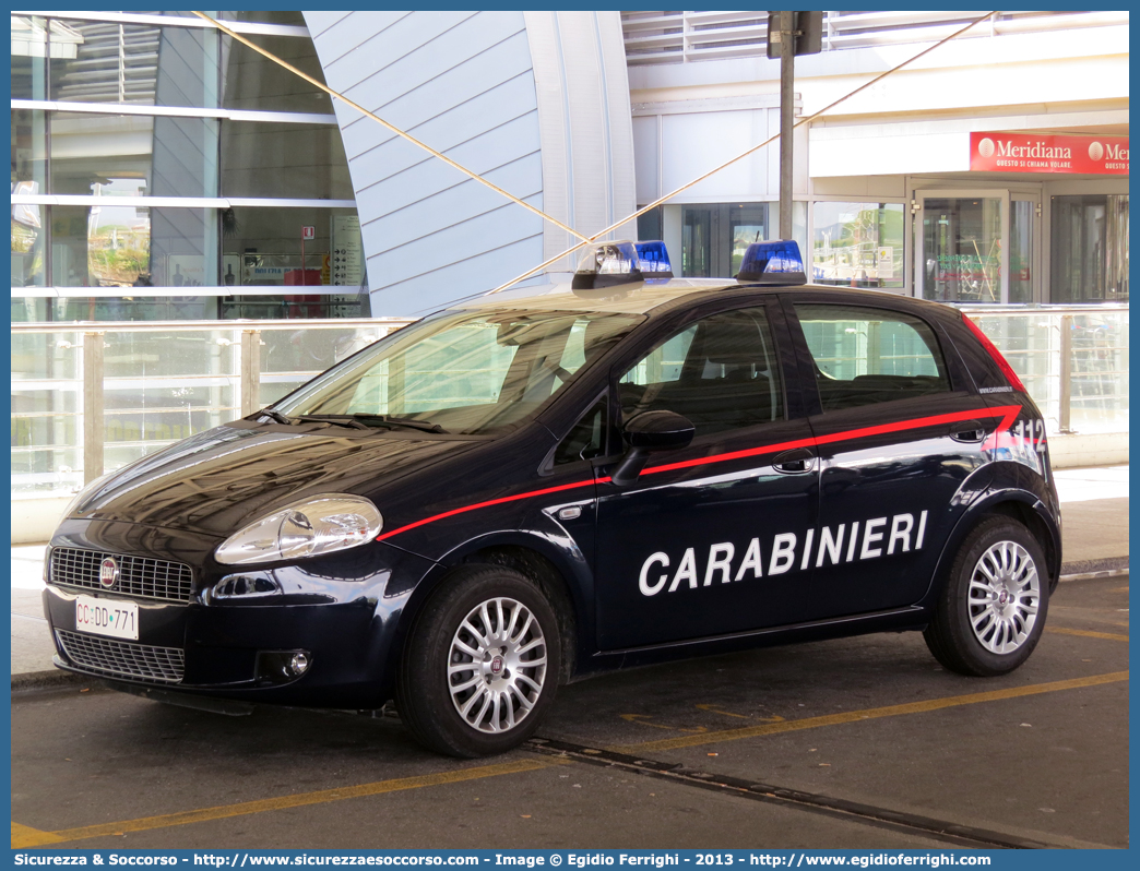 CC DD771
Arma dei Carabinieri
Fiat Grande Punto
Parole chiave: CC;C.C.;Arma;Carabinieri;Fiat;Grande;Punto;DD771