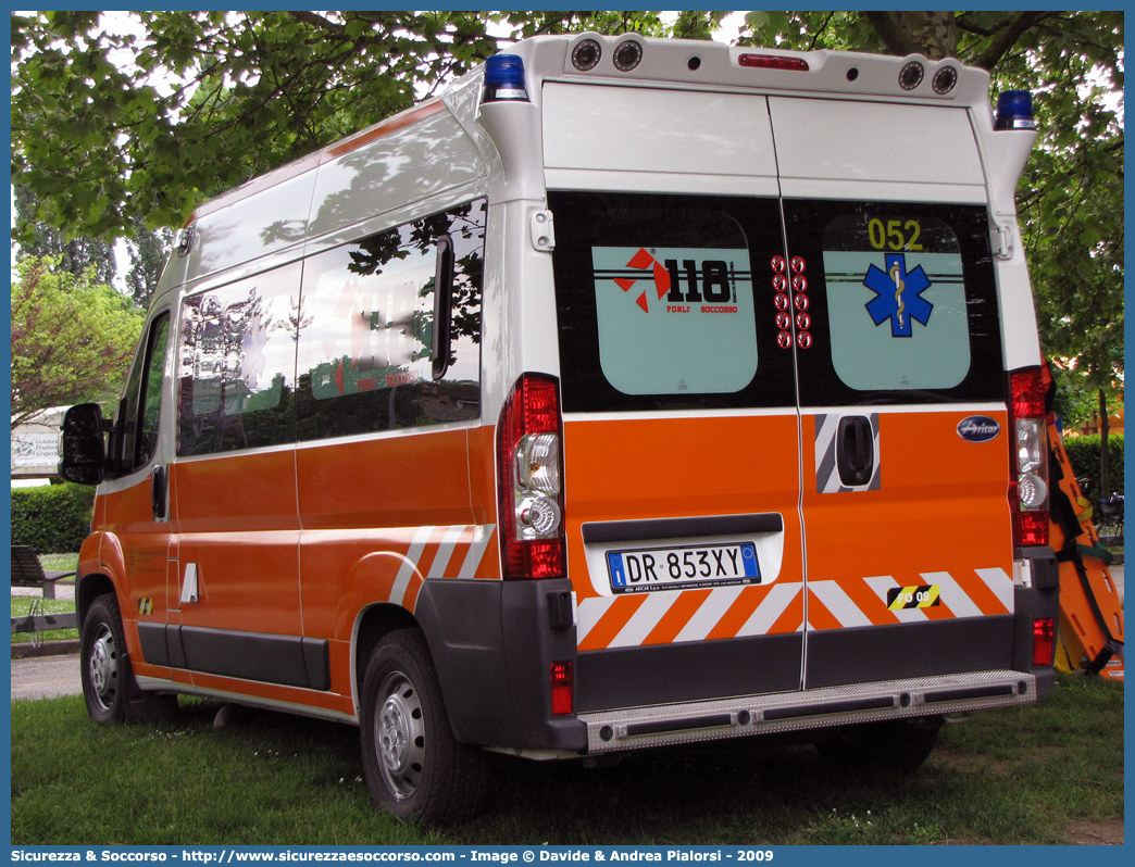 FO 09
118 Romagna Soccorso
Ambito Territoriale di Forlì
Fiat Ducato III serie
Allestitore Aricar S.p.A.
Parole chiave: 118;Romagna;Soccorso;Forlì;Ambulanza;Fiat;Ducato;Aricar