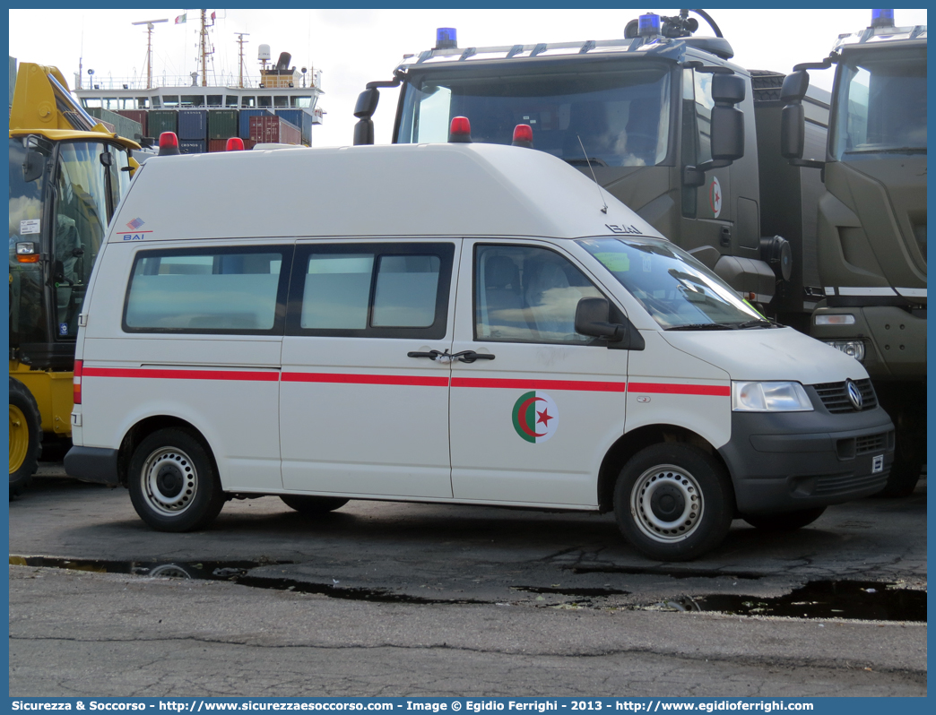 -
ﺍﻟﻘﻮﺍﺕ الجوية ﺍﻟﺠﺰﺍﻳﺮﻳـة
Volkswagen Transporter T5
Ambulance
